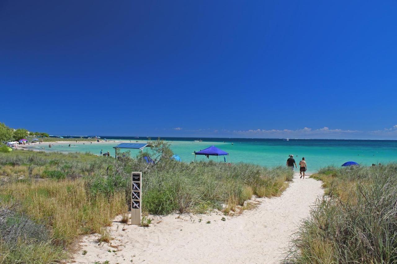 Ningaloo Club Backpackers Hostel Coral Bay Buitenkant foto